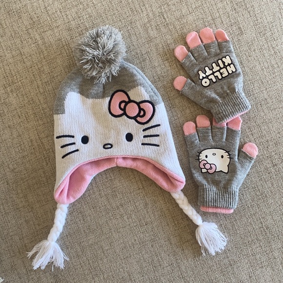 🪞 NEW fleece lined hello kitty beanie and glove Sanrio set - Picture 9 of 9